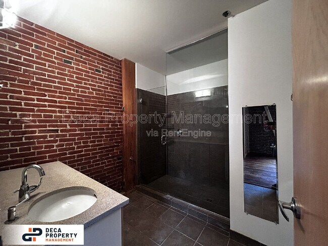 Building Photo - 721 N 17th St