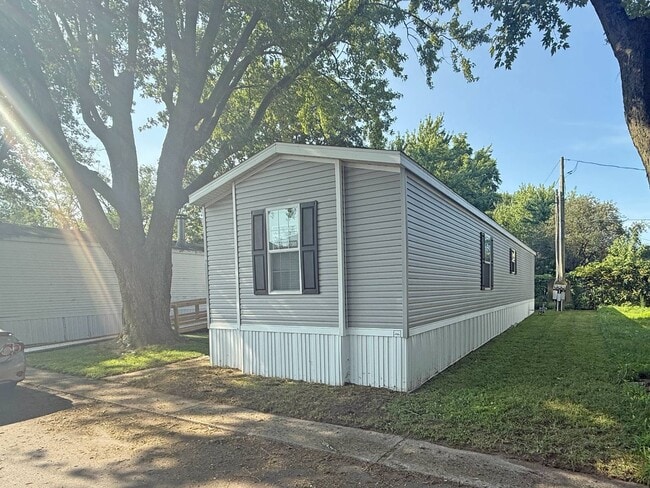 Building Photo - 2501 N Apperson Way