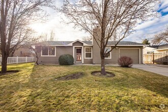 Building Photo - Renovated 2 bedroom 1 bathroom home