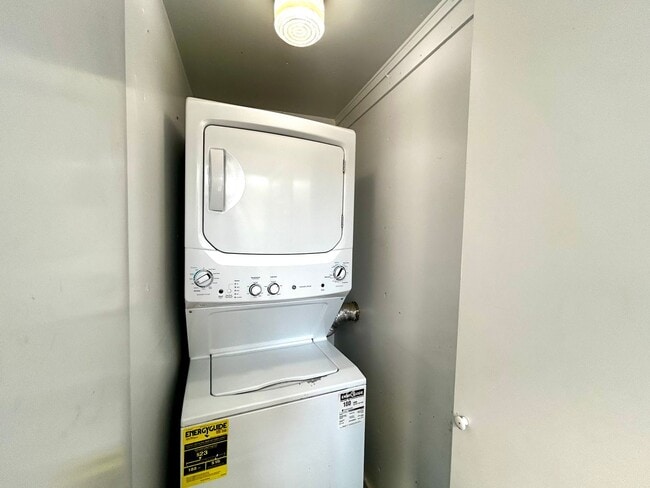 Building Photo - 1305 Lorrain St - Unit C