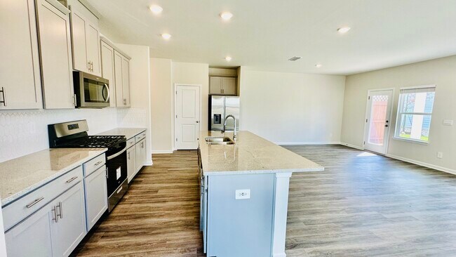 Building Photo - 690 Gabby Pt SW