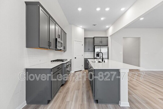 Building Photo - 200 Swinging H Ln