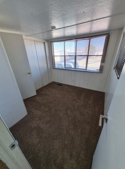 Building Photo - 3601 E Wyoming Ave