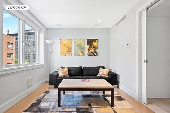 Building Photo - 352 W 11th St