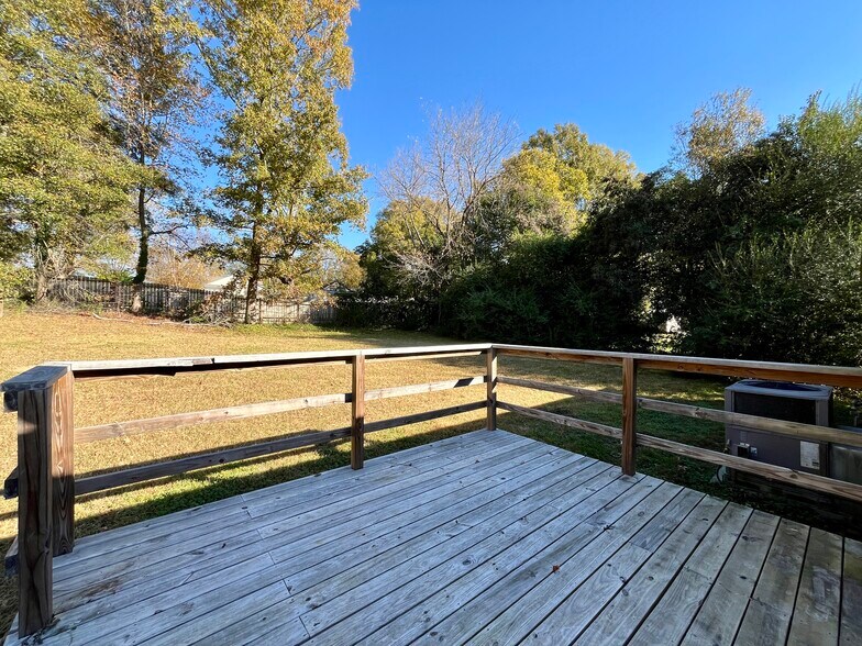 Building Photo - 510 Martha Ave