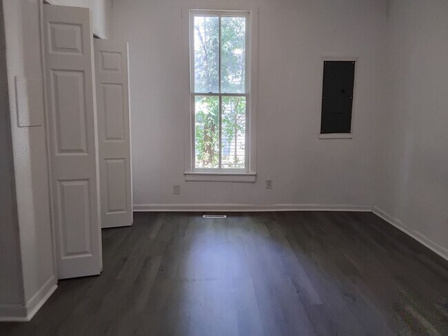 Building Photo - 2 Bed, 1 Bath home for rent