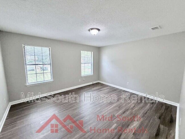 Building Photo - 2587 Wellons Ave