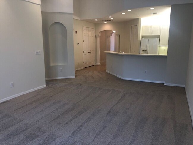 Building Photo - 15250 Riverbend Blvd