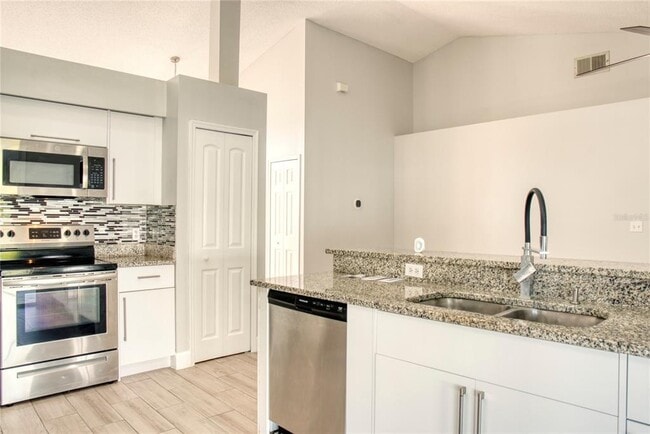 Building Photo - 1447 Kingston Way