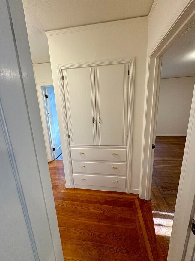 Building Photo - Updated and Stunning 2bed/1bath home in Mi...