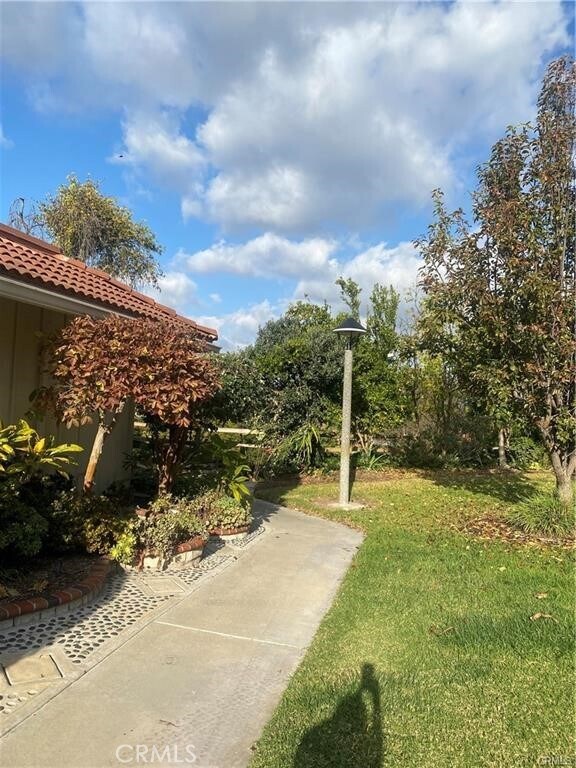 Building Photo - 3087 Via Serena N