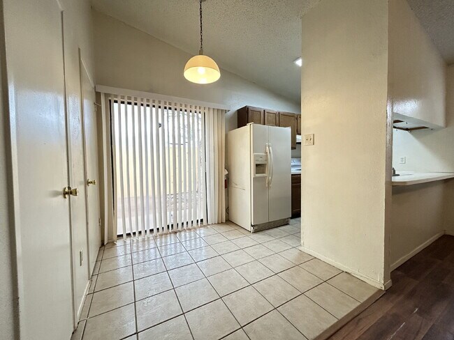 Building Photo - Cute Duplex in Whisperwood