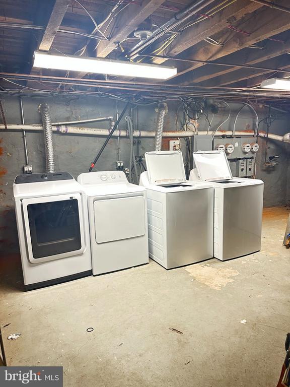 Building Photo - 1800 Catharine St