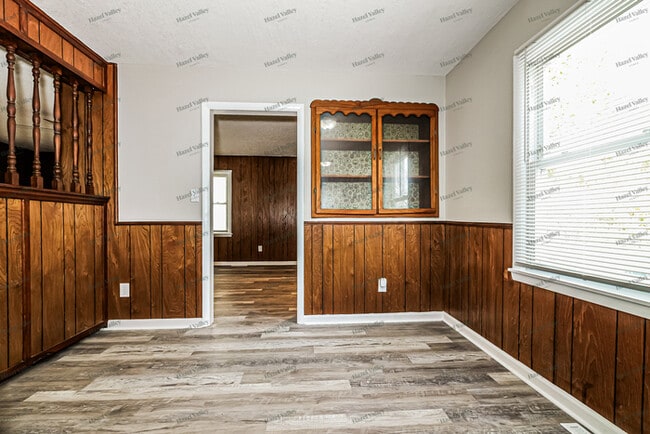 Building Photo - 123 N Kendall Dr