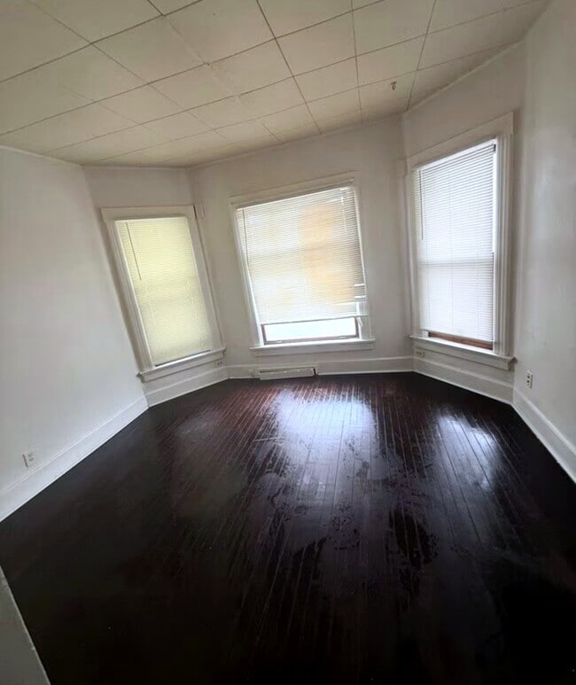 Building Photo - 922-924-924 E Hamilton St