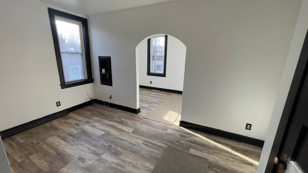 Building Photo - 308 9th St