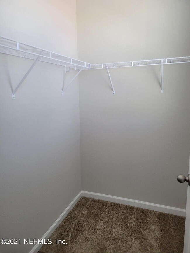 Building Photo - 334 Pine Bluff Dr