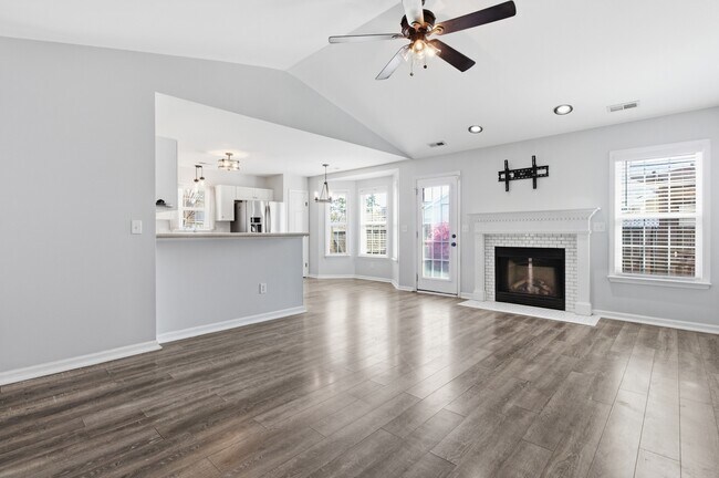 Building Photo - 127 Bermuda View