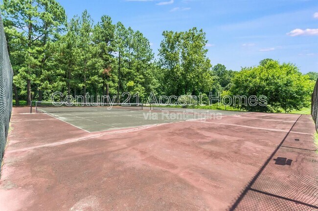 Building Photo - 5805 Royal Ridge Dr