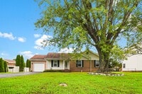 Building Photo - Pet Friendly Three Bedroom!