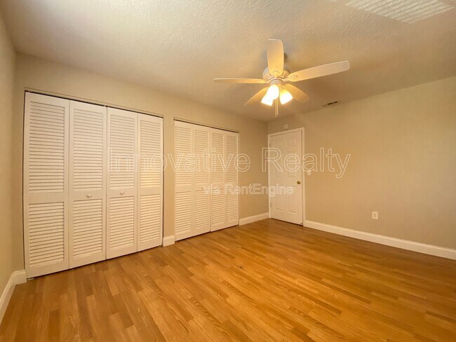 Building Photo - 412 Banyon Tree Cir