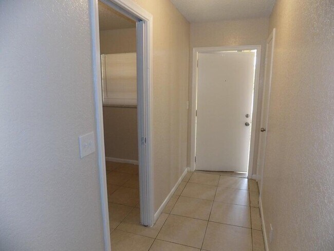 Building Photo - 240 Croton Ave