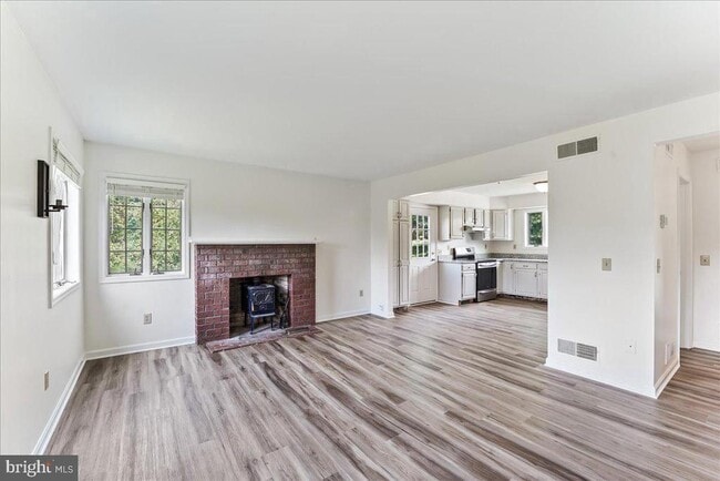 Building Photo - 619 E Hillendale Rd