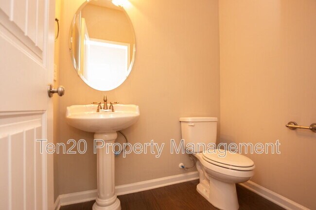 Building Photo - 2510 Ridgewood Way