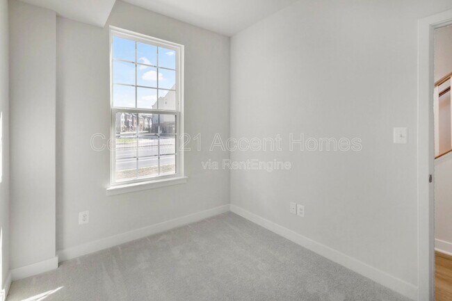 Building Photo - 14024 Sunrise Valley Dr