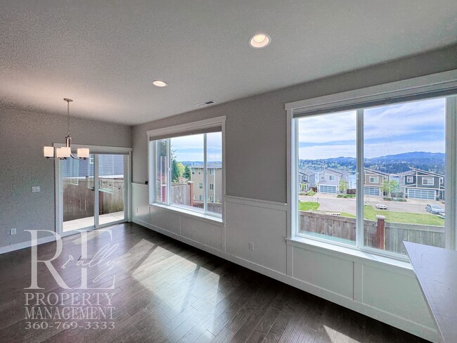 Building Photo - Modern 3-Story Bremerton Home with Water Views on Every Level