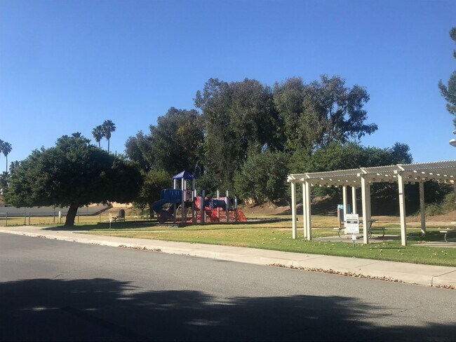 Building Photo - Colton Home in Cooley Ranch w/ Gardener Included