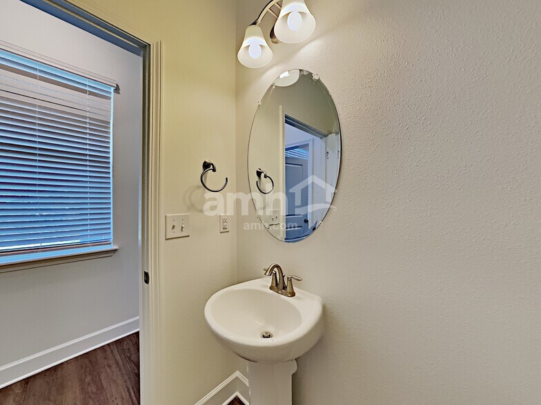 Building Photo - 4510 Birdsong Dr