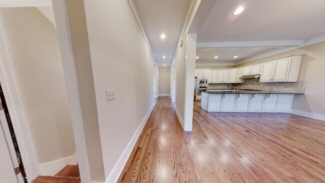 Building Photo - Three Story Townhome Rosemary Gate