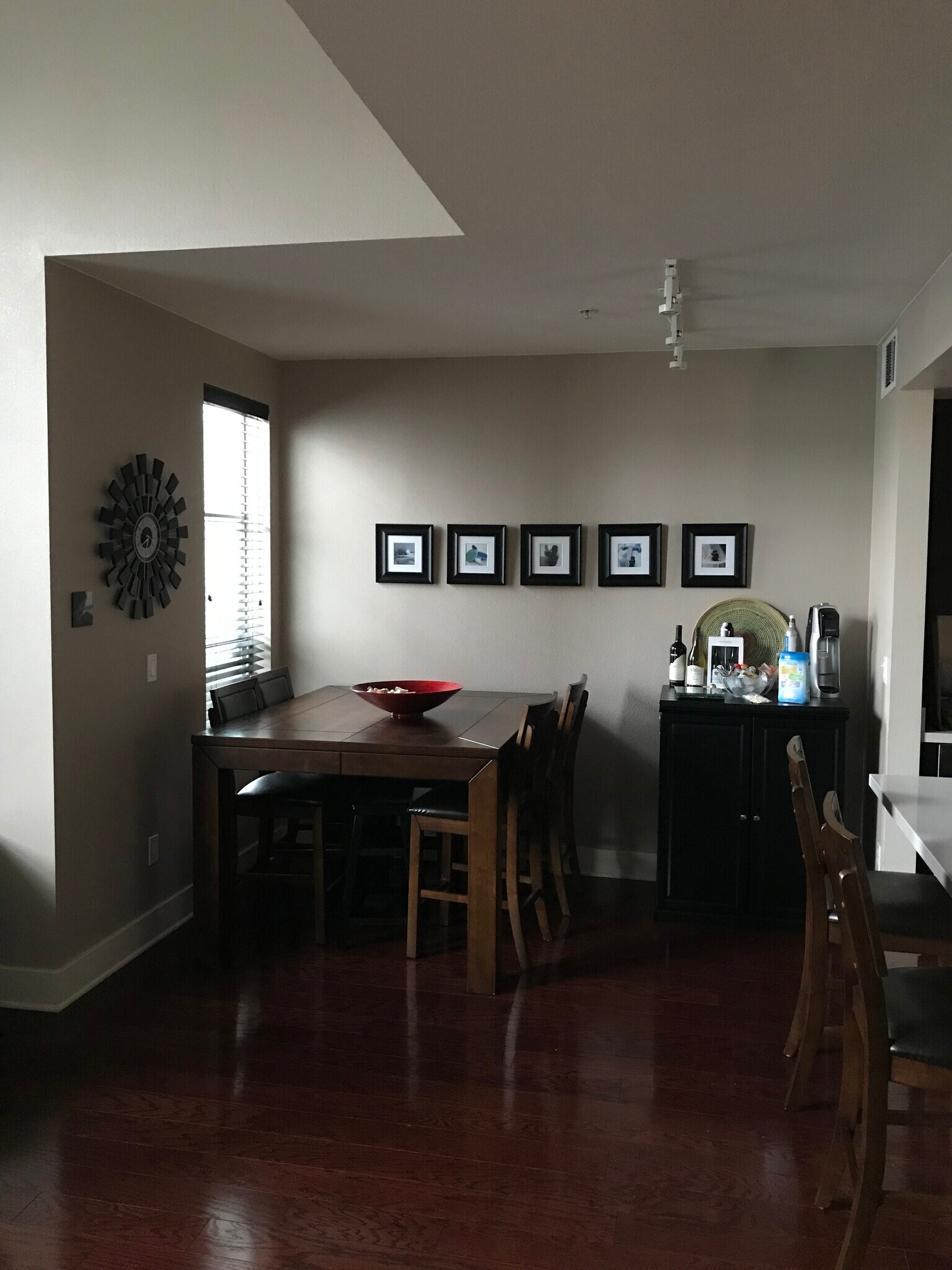 Dining room - 1 E Julian St