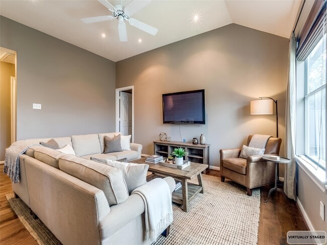 Building Photo - 1319 Park Wind Dr