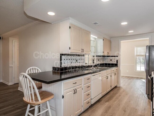 Building Photo - 8358 Knights Bridge Rd