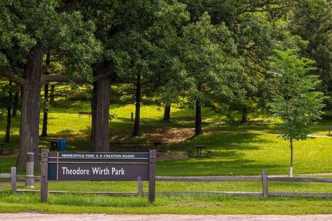 Building Photo - 117 Cedar Lake Road South