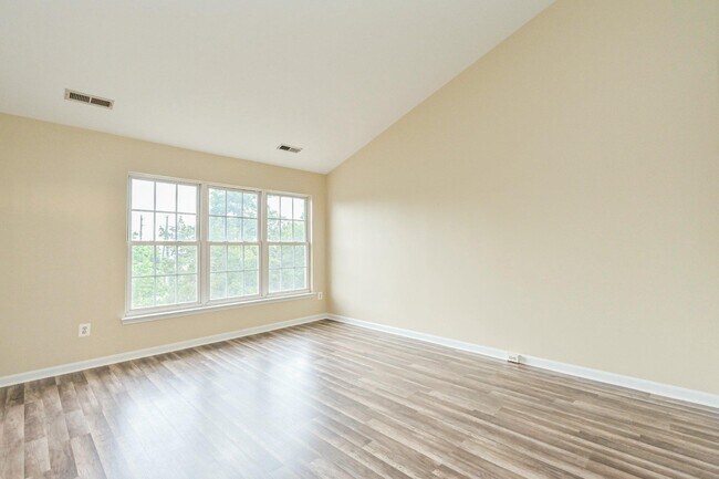 Building Photo - 18541 Sierra Springs Square