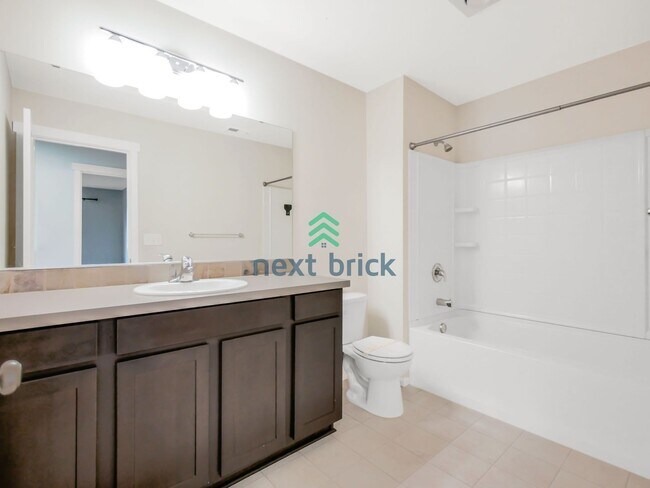Building Photo - 5 Bed 3 Bath Single-Family Home Available ...
