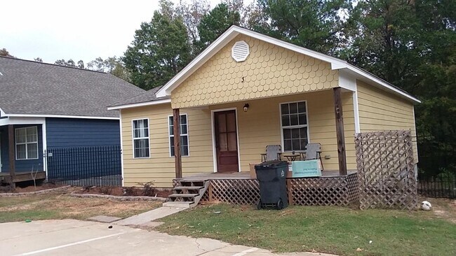 Building Photo - 2 BD/ 2 BA