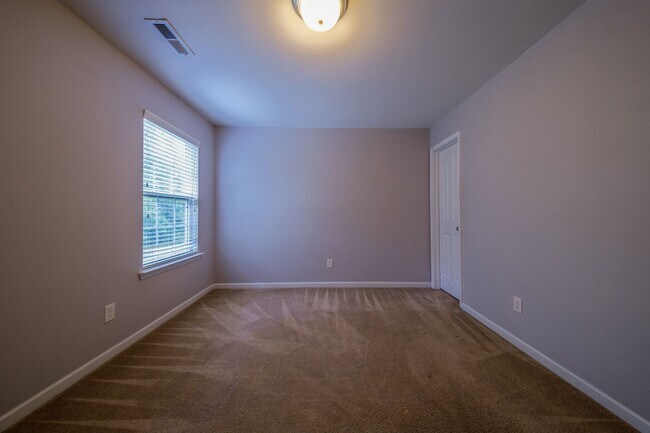 Building Photo - 1301 Waldridge Ct