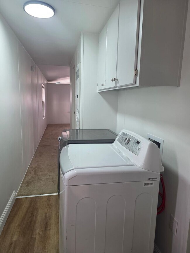 Building Photo - Newly refurbished 2 bedroom 1 Bath fully fenced manufactured home in Central Bullhead City.