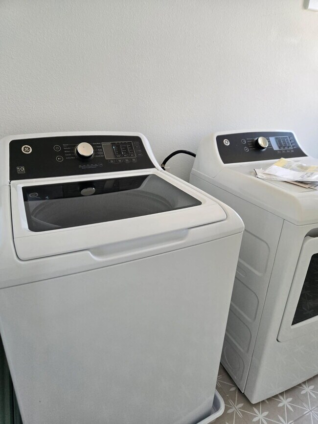 Building Photo - 8926 Lowell St