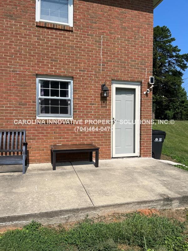 Building Photo - 8212 Larkhaven Rd