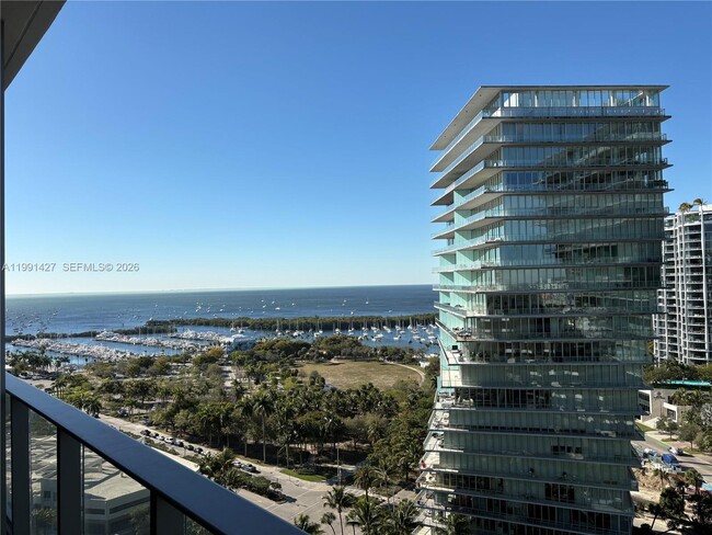 Building Photo - 2655 S Bayshore Dr