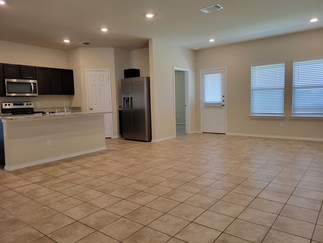 Building Photo - Large Open Floorplan with 3 Br in Killeen ...