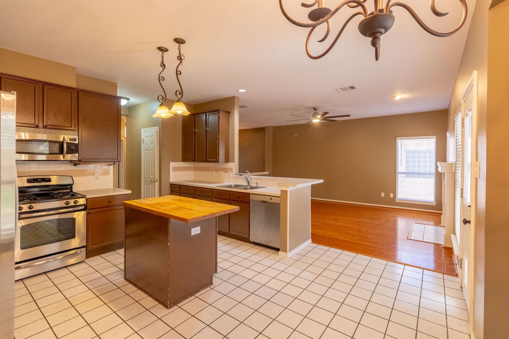Building Photo - 8209 Forest Heights Ln