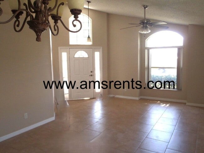 Building Photo - 4-bedroom 2-bathroom house in Chase Grove ...