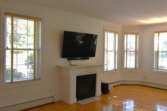 Building Photo - 2246 Elm St