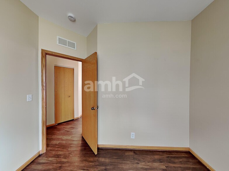 Building Photo - 14151 S Napa Cir